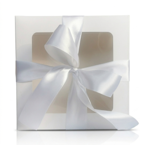 Białe PUDEŁKO NA KOMUNIĘ 20x20x6cm z okienkiem  i wstążką