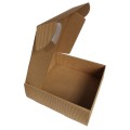 pudełko prezentowe z okienkiem 21x21x6 cm z tektury falistej otwarte